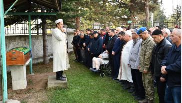 Elim kazada ölen yaşlı kadın defnedildi