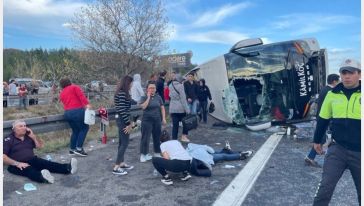 Otoyolda kaza; 3 ölü, 16 yaralı