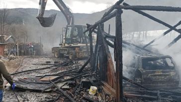 Demirciler Köyü'nde çıkan yangında ev tamamen yandı