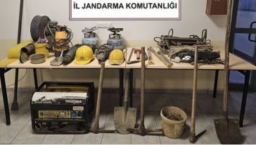 Defineciler suçüstü yakalandı