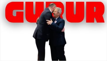 Ebedi Öğretmenine Şeref Belgesini verdi